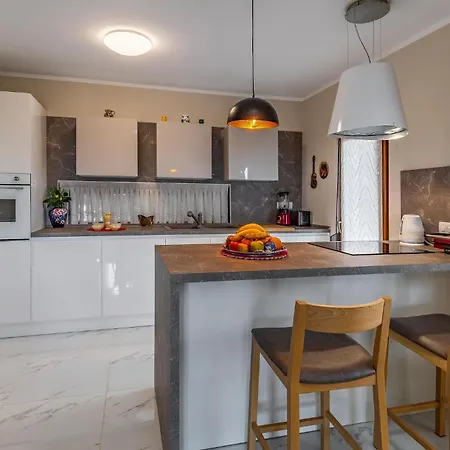 דירה Three-bedroom In *