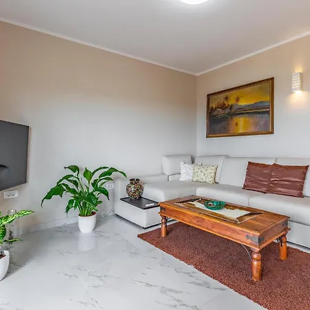 Three-bedroom In דירה *