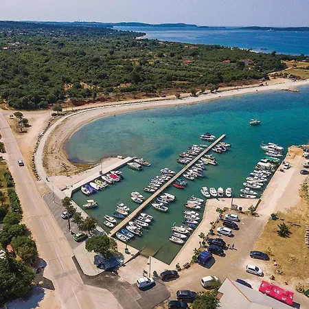 Three-bedroom In Vodnjan Appartement *