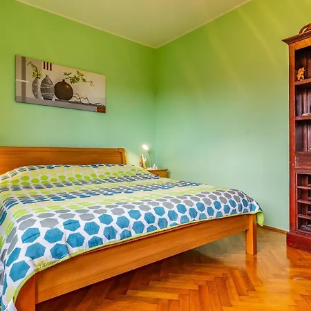 Three-bedroom In דירה *