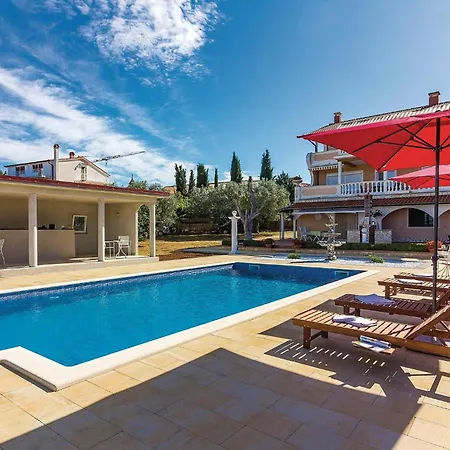 Lägenhet Three-bedroom In Vodnjan *