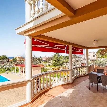 Three-bedroom In Vodnjan *