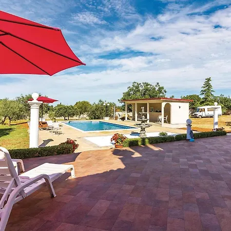 Three-bedroom In Vodnjan Lägenhet Vodnjan