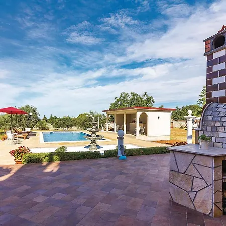 Amazing In Vodnjan With House Sea View Mednjan