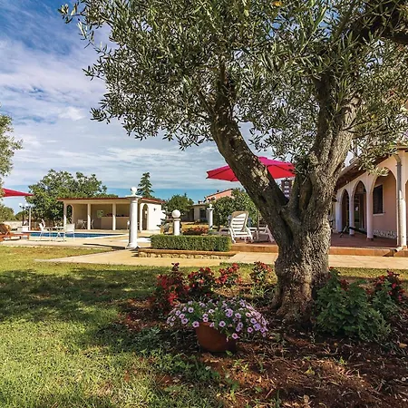 Three-bedroom In Vodnjan Appartement