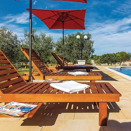 Three-bedroom In Vodnjan Lägenhet Vodnjan