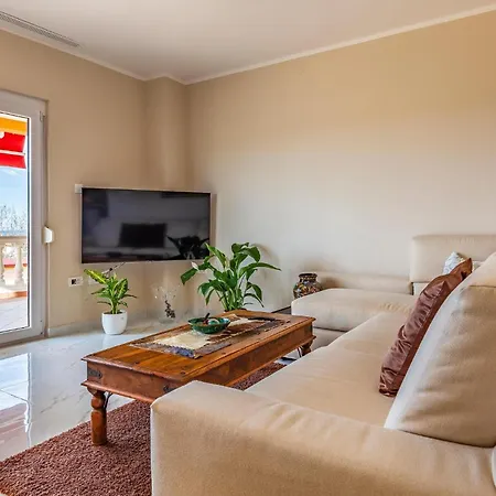 Three-bedroom In Vodnjan