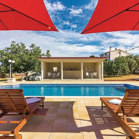 Three-bedroom In Vodnjan Lägenhet