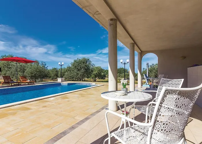 Three-bedroom In Vodnjan *