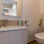 Three-bedroom In 公寓