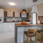 公寓 Three-bedroom In *