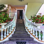公寓 Three-bedroom In *