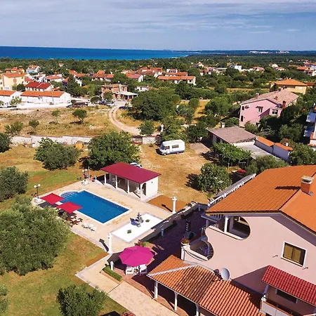 Amazing In Vodnjan With House Sea View * Mednjan