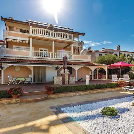 Apartment Amazing In Vodnjan With House Sea View