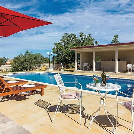 Apartment Three-bedroom In Vodnjan *