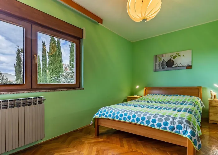 Three-bedroom In Apartmán Vodnjan