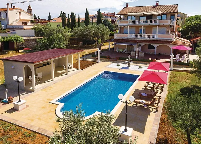 דירה Three-bedroom In