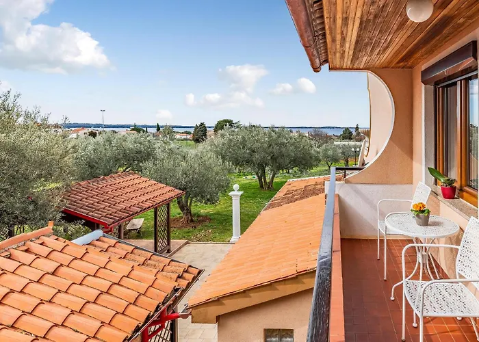 Three-bedroom In Vodnjan Appartement *